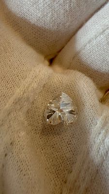 אבן יהלום מואסנייט 3 קראט! בליטוש לב מיוחד.