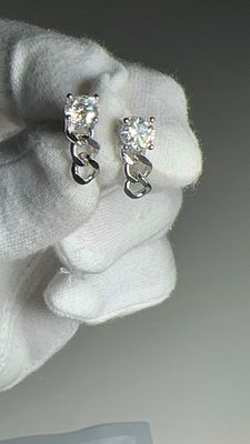 זוג עגילי מואזנייט מרהיבים