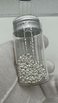 כדורי כסף טהור 50 גרם. ✨ **כסף טהור 999.9** בגרגירים מרהיבים! 💎 אוצר קטן בבקבוק זכוכית. 🪙 