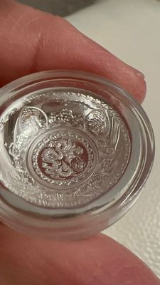 💎קערת כסף בעבודה נדירה, 2.5 גרם כסף טהור 9999 עיצוב דרקון עוצר נשימה בתוך כיפת כסף ייחודית 