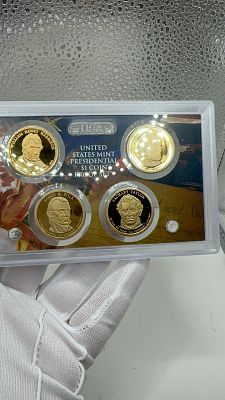 לוט מארז 4 נשיאי ארה״ב על 4 מטבעות דולר עם התמונות שלהם.