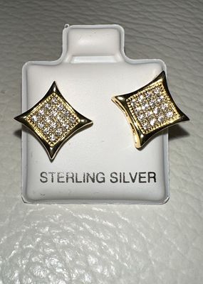 עגילי כסף 925 בציפוי זהב 14 ק צהוב. בשילוב עם יהלומי מוסנאייט. סטרלינג סילבר. הערכה-$120 פתיחה-$55