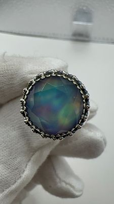 ✨טבעת כסף מרהיבה עם אבן צבעונית מרהיבה גדולה ונוצצת!💎 העיצוב הייחודי והגימור המוקפד יהפכו כל 