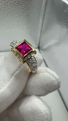 💎 טבעת **זהב גולדפילד ויהלומי מואסנייט** משובצת אבן רובי אדומה ועוצרת נשימה! ✨ עיצוב 