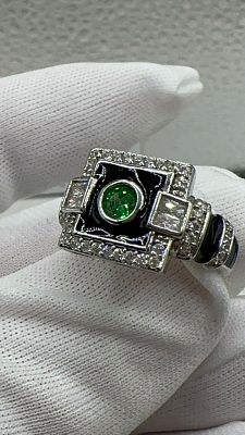 טבעת כסף נדירה משולבת באבן ספיר ירוקה ואבן נאוניקס שחורה מסביב. נדירה ביופיה. פתיחה-$35