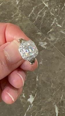 טבעת מואסנייט 2.2 קראט! מדהימה.