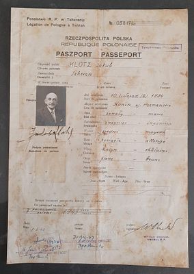 שואה - 1943 פספורט פולני שהוצא בטהרן ליהודי שברח מהתופת. ויזות רבות כולל הגעה לפלשתינה. נדיר מאד !!!