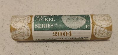 גליל מטבעות 5 סנט ארה״ב (Nickel), סדרת Westward Journey, שנת 2004.
הנפקה מיוחדת של ה־US Mint 