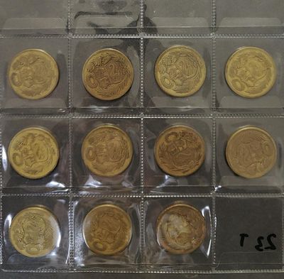 לוט של 11 מטבעות פסו פרואנים, שנים 1948–1955 לערך.
חומר – ברונזה/פליז, מטבעות נפוצים.
שווי 