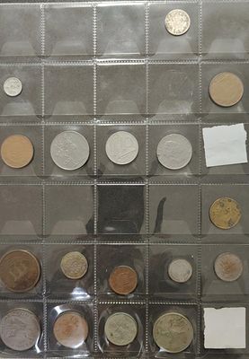 לוט מטבעות מאנגליה ואיטליה
יש גם מטבע כסף אחד במצב משומש