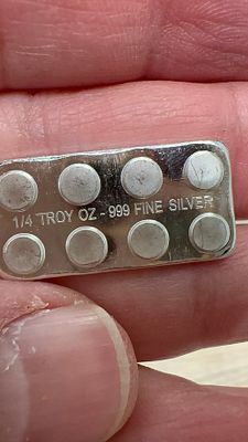 לגו! מטיל כסף טהור 999. 🧱 מטיל לגו **כסף טהור 999** בעיצוב ייחודי! 🪙 רבע אונקיית טרוי של יופי 