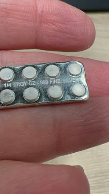 לגו! מטיל כסף טהור. 💎 **כסף טהור 999** במשקל 1/4 אונקיה! 🪙 מטיל ייחודי בעיצוב מרהיב. ✨ הזדמנות 