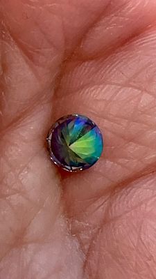 אבן נדירה! מואסנייט קריסטל אורורה צבעונית ומרהיבה. ליטוש מיוחד. מוכן לשיבוץ. 💎 מואסנייט קריסטל 