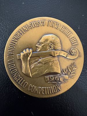 מדליה ממלכתית תחרות בינלאומית שלישית לצ׳לו.