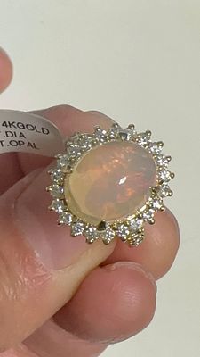 נדירה ביותר! טבעת זהב 14 ק. אופל ויהלומים. ✨טבעת **זהב 14K** משובצת אופל מרהיבה ויהלומים 