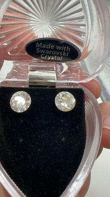 עגילי סברובסקי. ✨נוצצות ומרהיבות!✨ עגילי סברובסקי קלאסיים, **גימור מושלם** ואיכות מובטחת.💎 הברק 