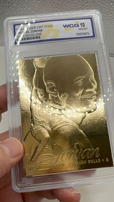 קלף מדורג נדיר! גולדן ג'ורדן 23KT. 🏀 **נדיר!** קלף מייקל ג'ורדן 23 קראט זהב ✨. פריט אספנים 