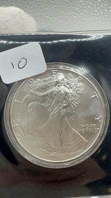 נדיר מכספת! מינט! איגל כסף 1994
נתון בפלסטיק מיוחד - שמור!. 🦅 מטבע איגל כסף אמריקאי משנת 1994! 