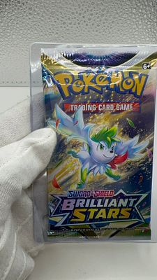 חבילת פוקימון Brilliant Stars. 🌟 **חבילת פוקימון נדירה** מסדרת Brilliant Stars! 🌠 הזדמנות 