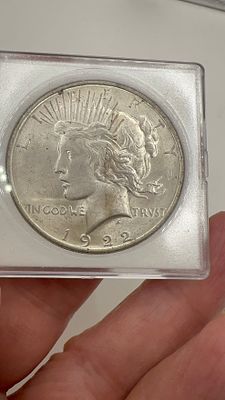 דולר כסף אמריקאי 1922!. 🪙 מטבע דולר כסף אמריקאי **אותנטי**! הזדמנות להחזיק פיסת היסטוריה 📜. 