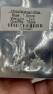 יהלומי מואסנייט קטנים. ניצוץ ✨ טהור! אוסף **יהלומים קטנים** מרהיבים. מושלם לעיצוב תכשיטים 💍 