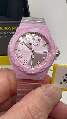 שעון Invicta ורוד לאישה- מחיר באטיקט $395. ✨שעון **Invicta** ורוד הורס!✨ עיצוב מרהיב, צבעוני 