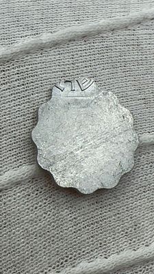 טעות נדירה בגרוש! בדר״כ הטעות היא הפוכה, מוטבע ברוב, פה הרוב נשאר גולם של מטבע והמכבש ירד בטעות 