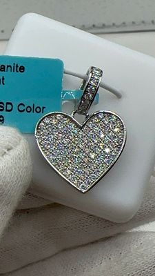 תליון כסף 925 לב משובץ ביהלומי מואסנייט!
בשיבוץ מיקרופייב. ✨ תליון לב 💖 מנצנץ! שיבוץ צפוף 