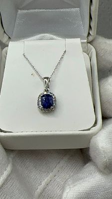 תליון אבן החולה לאפיס בתליון מזהב לבן 14 ק. ויהלומים!. ✨תליון **זהב לבן עם אבן לאפיס לזולי** 