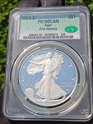 מטבע כסף אמריקאי נוצץ Silver Eagle CAC PR70 DCAM 2023 בדירוג מושלם המבטיח איכות מעולה. מאושר 