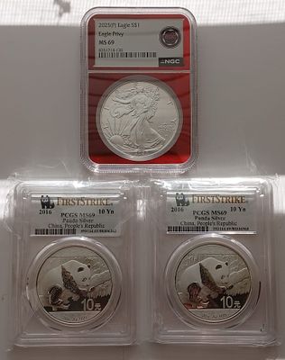 3 אונקיות מדורגות של סילבר איגל (Eagle Privy), ופנדות סיניות (פטינה טבעית קלה) מדורגות MS-69 