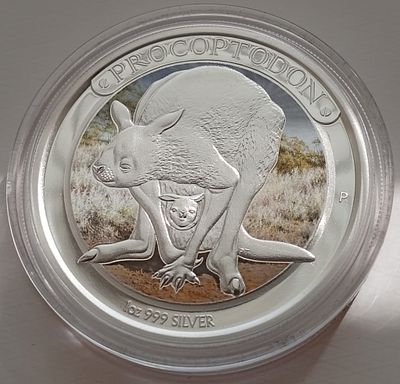 פרוקופטודון מדינה : אוסטרליה המלכה אליזבת השנייה, שנה 2013, ערך: דולר 1 מתכת : כסף 999 משקל: 