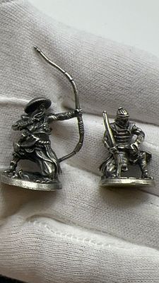 מיניאטורות לוחמים בעבודת יד
מאוסף של אמן, עשויות מתכת, ייתכן כסף. ⚔️ צמד מיניאטורות **נדירות** 