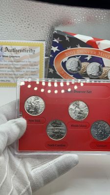 מארז מטבעות רבע דולר 2001 דנבר. 🌟 סט רבעי דולר 2001 ממטבעת דנבר! 🇺🇸 **נדיר** ואספני! חמש 