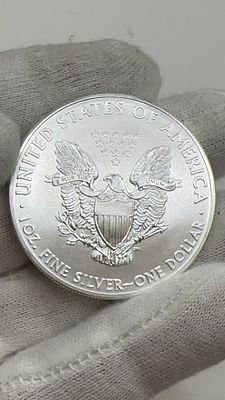 איגל כסף פרוף! טהור 9999 אמריקאי 2015. 🦅 מטבע כסף **אמריקאי נדיר** משנת 2015! עיצוב מרהיב✨ 