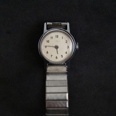 שעון יד תוצרת חברת TIMEX במצב חיצוני טוב. לא נבדק מצב עבודה(38)