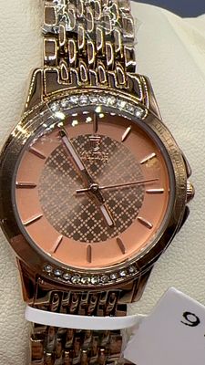 שעון יד נשים Rose Gold. זוהר ✨ ויוקרה 💎 בעיצוב **Rose Gold** מרהיב! שעון אלגנטי עם שיבוץ 