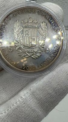 מטבע 5 דינר אנדורה 2000 כסף חדש! פטינה צבעונית טבעית. נמצא בתוך כספת. 🪙 מטבע **נדיר** מאנדורה 