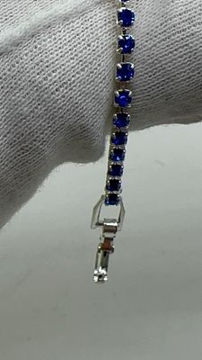 צמיד מדהים עם אבני חן כחולות נוצצות. ✨ הוסף ניצוץ 💎 עם צמיד אבני חן כחולות! ✨ **עיצוב אלגנטי** 