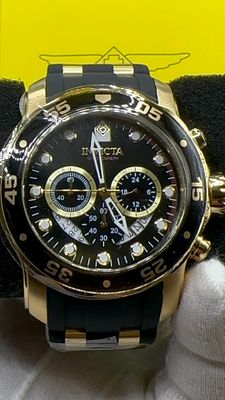 שעון Invicta זהב-שחור. שעון ⌚ **Invicta יוקרתי**! עיצוב עוצר נשימה ✨ עם גימור זהב מרהיב. 