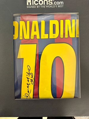 חולצה מיוחדת ויפיפיה של רונלדיניו במדי נבחרת ברצלונה משחק בית 2005-06