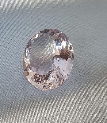 עלה כעת! אבן אמאטיסט קווארץ מדהימה וגדולה במשקל 22.5 קראט 
תעודה והערכה גבוהה בתעודה 2025 דולר! 