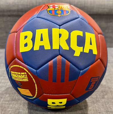 כדורגל מיוחד ונדיר של ברצלונה חתום על ידי יאמין יאמל. מאומת על ידי Beckett Witnessed