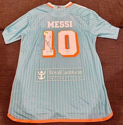 חולצה מיוחדת וחתומה של ליונל מסי בקבוצת אינטר מיאמי שנת 2024-25. חולצה שלישית. אימות חתימה 