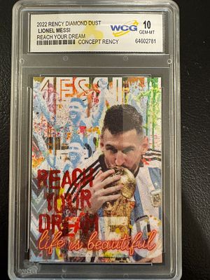 קלף מדורג 10 מיוחד ונדיר של מסי מנשק את גביע העולם.