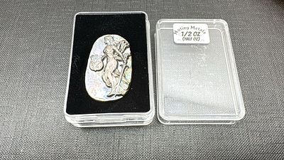 עלה כעת! חצי אונקיית כסף טהור 999 של חברת Mutiny Metals חתום גם על הפריט עצמו