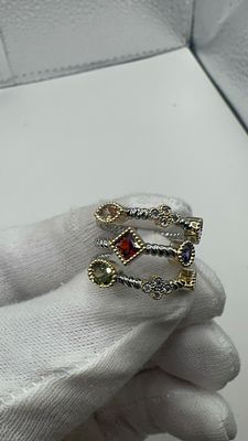 ✨ טבעת 3 קומות מרהיבה ביופייה! 💎 **שיבוץ אבני חן צבעוניות** בעיצוב ייחודי. 🎁 מתנה מושלמת או 