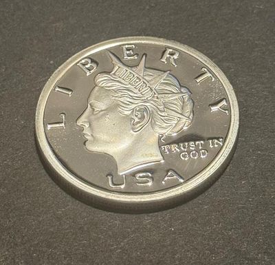 עלה כעת! אונקיית כסף פרוף 999 מטבע 10 דולר ליברטי (Liberty Dollar) משנת 2005, פריט מרתק עם 