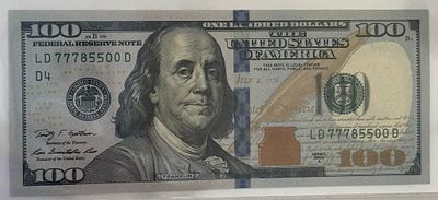 100 דולר ארה״ב 2009 UNC. במצב מושלם. פס ביטחון רחב ו סגול בוהק במיוחד. מספר מיוחד מאד עם ספרות 