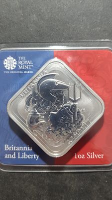 תיאור: מטיל "Britannia and Liberty" מבית ה-Royal Mint הוא פריט אספנות ייחודי מכסף טהור (999.9) 